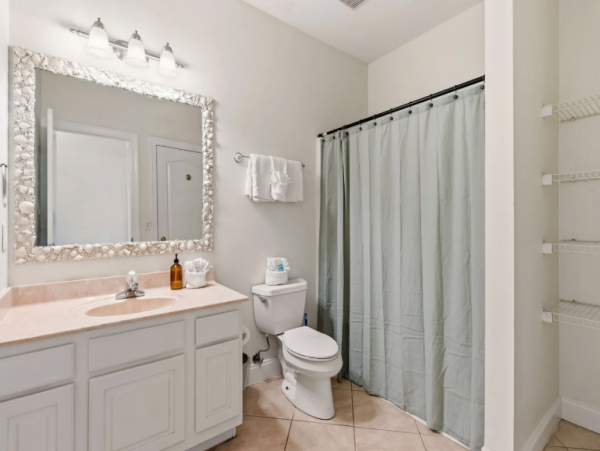 Luxurious 8 Bedroom Coastal Retreat in Destin - Perfect for Groups
